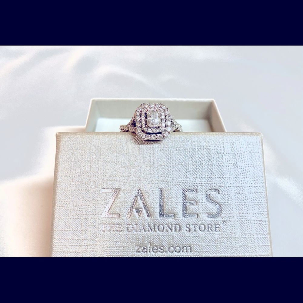 Engagement Ring - Picture 3 of 4